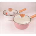 maceta de leche de esmalte rosa y blanco con perilla de madera